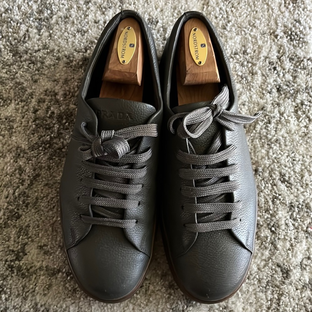 Pre-Owned Prada 9.5M Grey Leather Sneakers